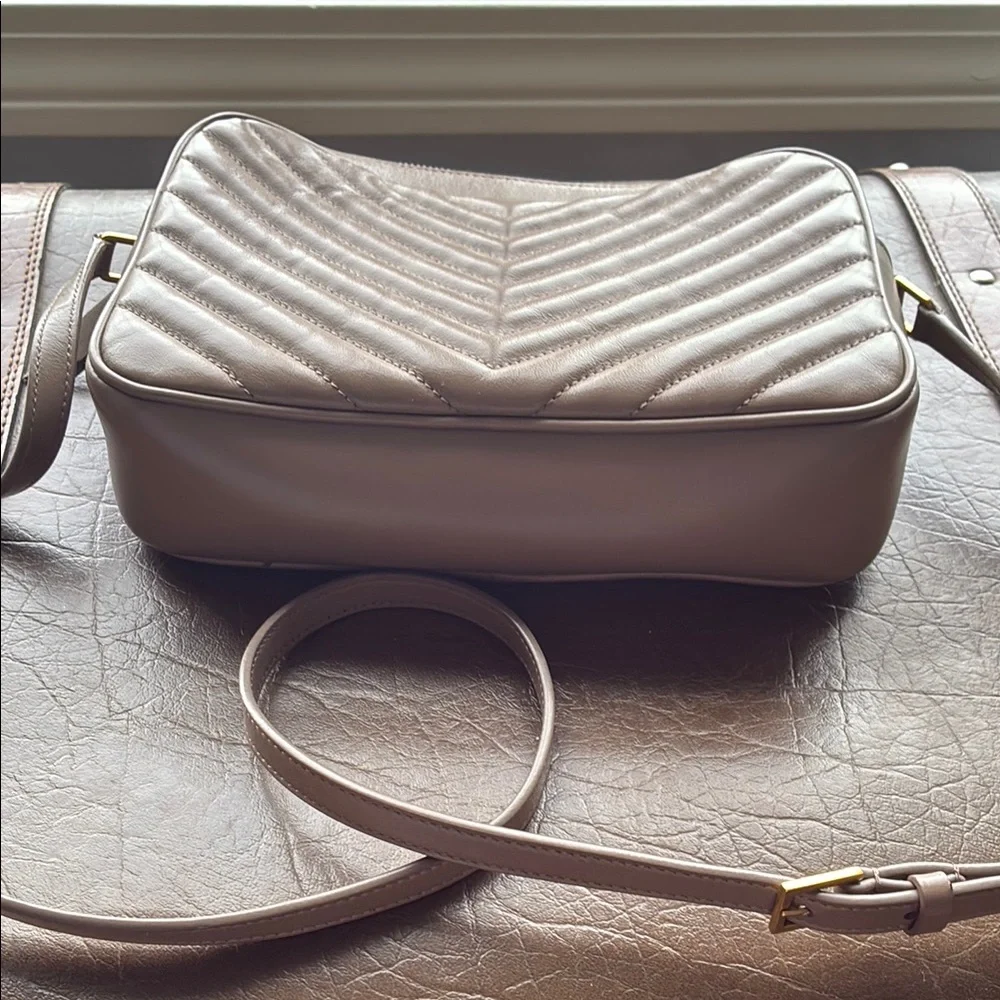 Yves Saint Laurent Tan Quilted Crossbody Bag with Gold Hardware - Picture 5 of 8